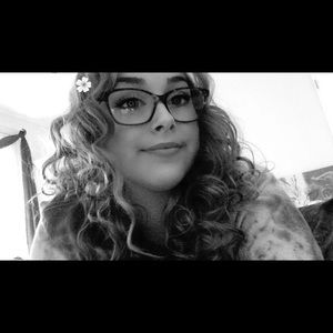 Meet your Posher, Megan